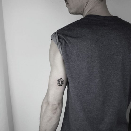 Best SINGLE NEEDLE and FINELINE tattoos in Berlin by Jakub Settgast