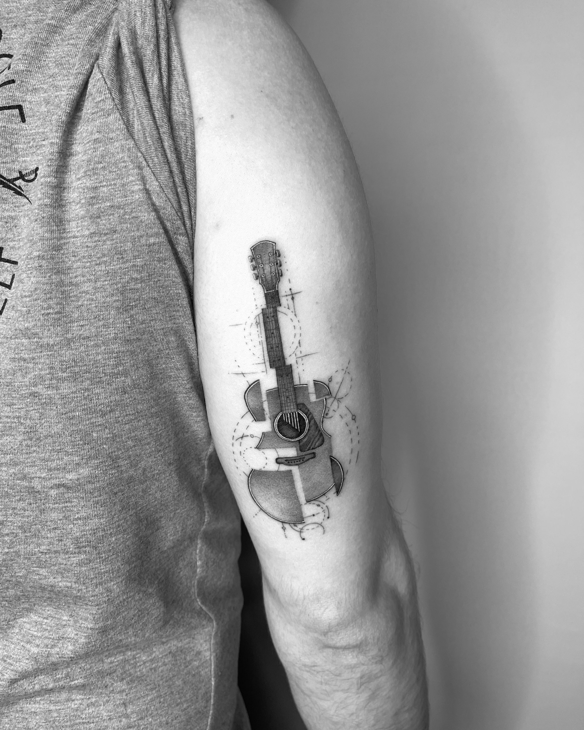 Best SINGLE NEEDLE and FINELINE tattoos in Berlin by Jakub Settgast