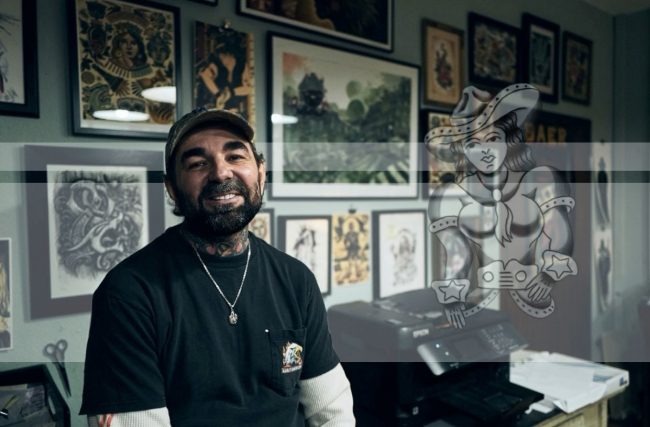 Flamboyan Tattoo zwischen Blackwork und Ornamental