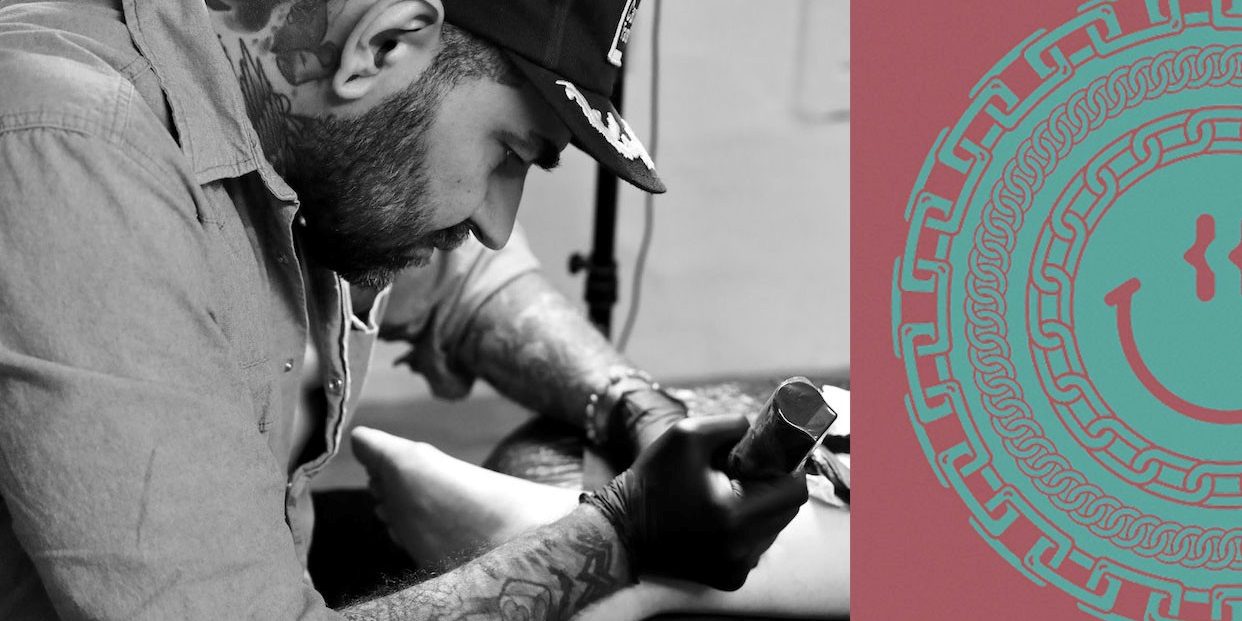 Jakub Settgast tätowiert im Sorry Mom Tattoo in Braunschweig.